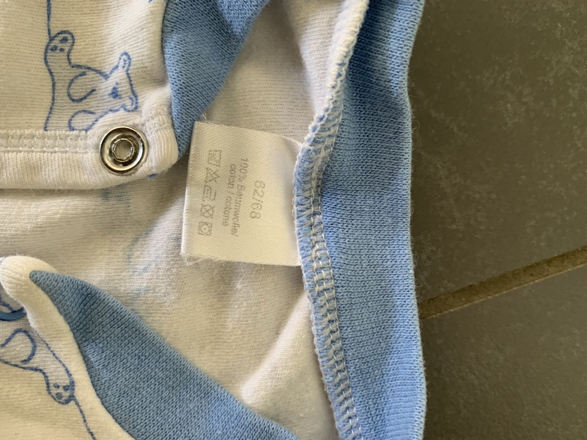 Pyjamas: 2 Strampler Grösse 62/68 Bio Baumwolle – D'occasion à Unterägeri par Globi8634 2