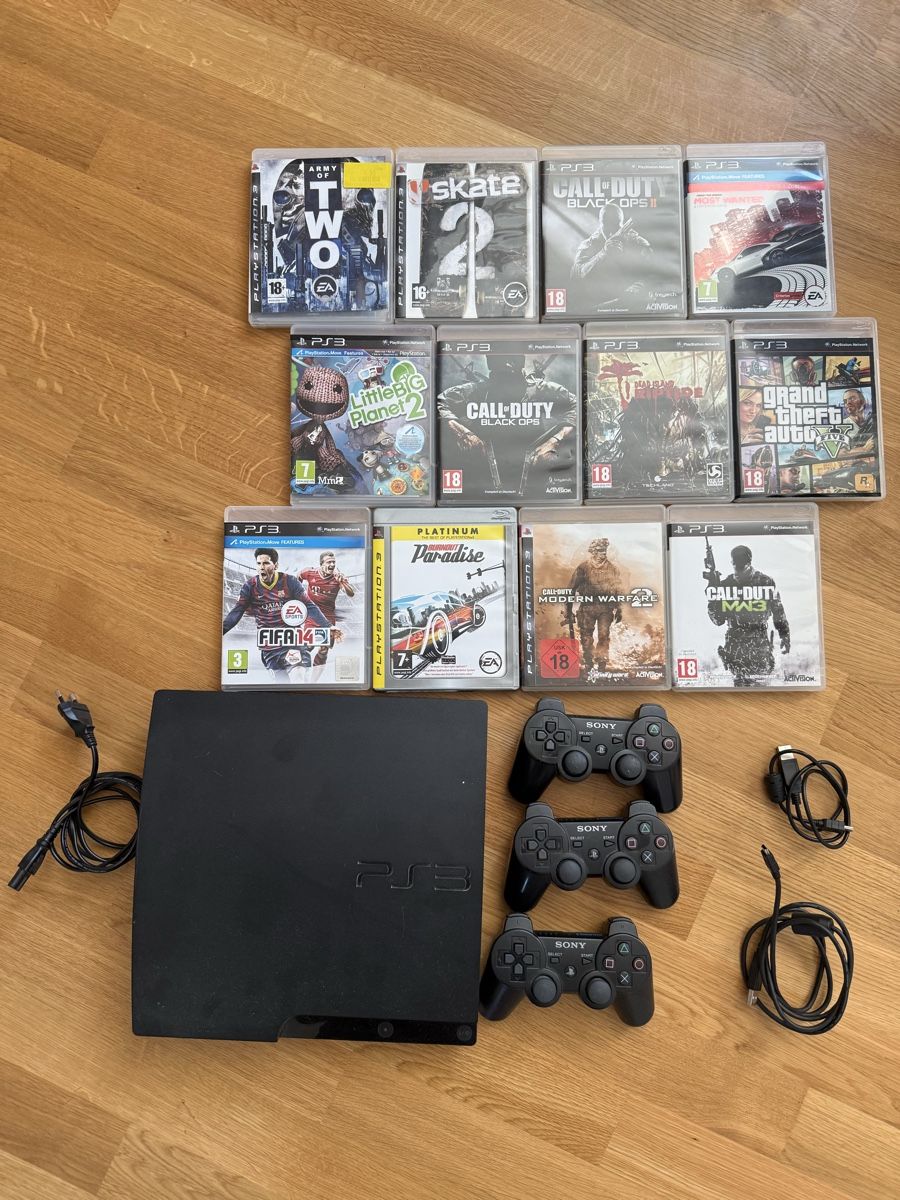 Sony Consoles: PlayStation 3 (PS3) mit 3 Controller & Games – D'occasion à Tagelswangen par Mantii 1
