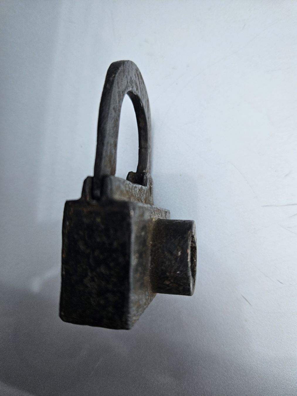 Schlösser: vorhängeschloss antik – Defekt aus Schwellbrunn von Omega-alpha 3