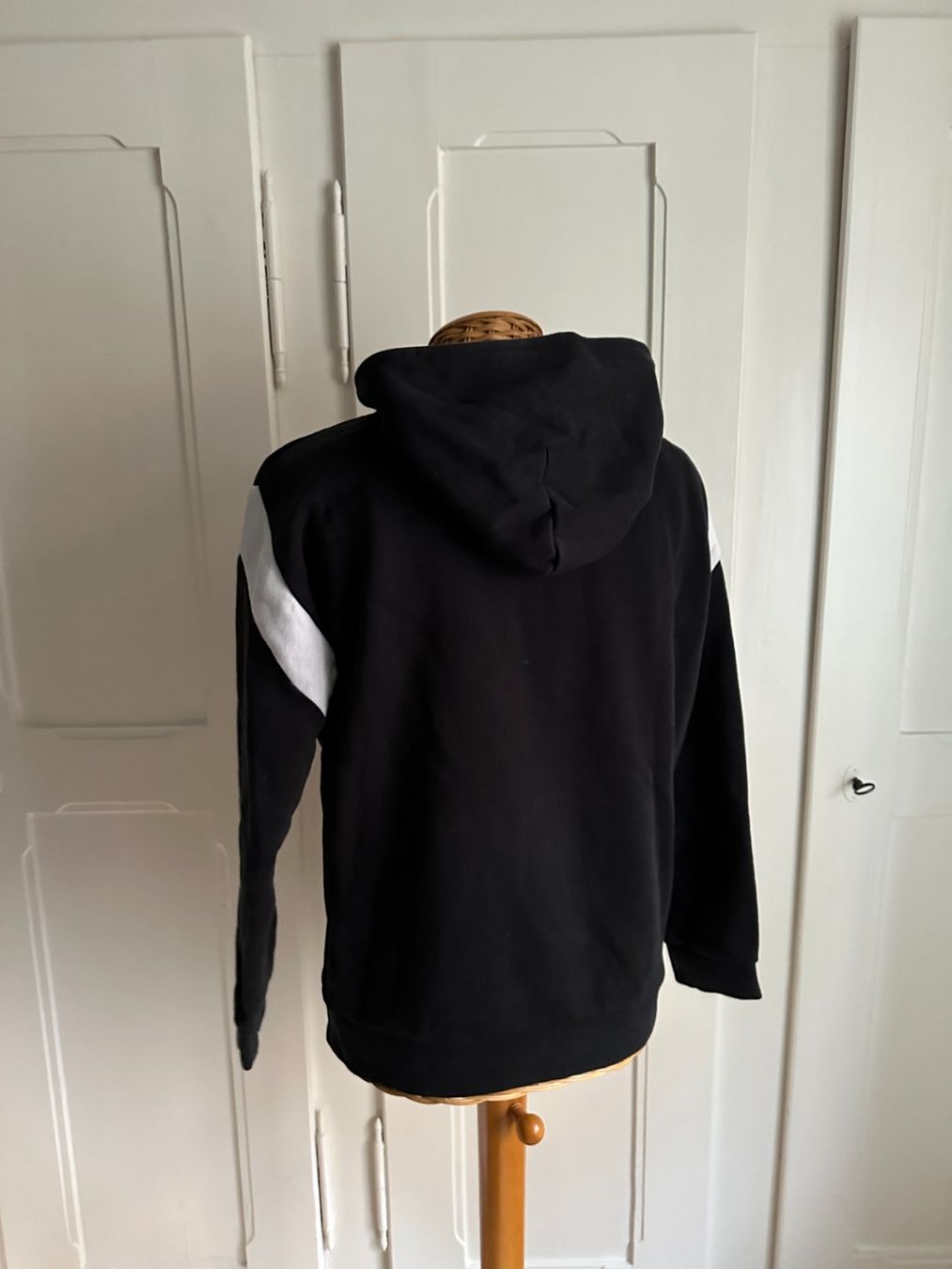 Nike Maglioni & Felpe: NIKE - Hoodie Pullover schwarz XL – Usato da Zürich venduto da Diazaio 2