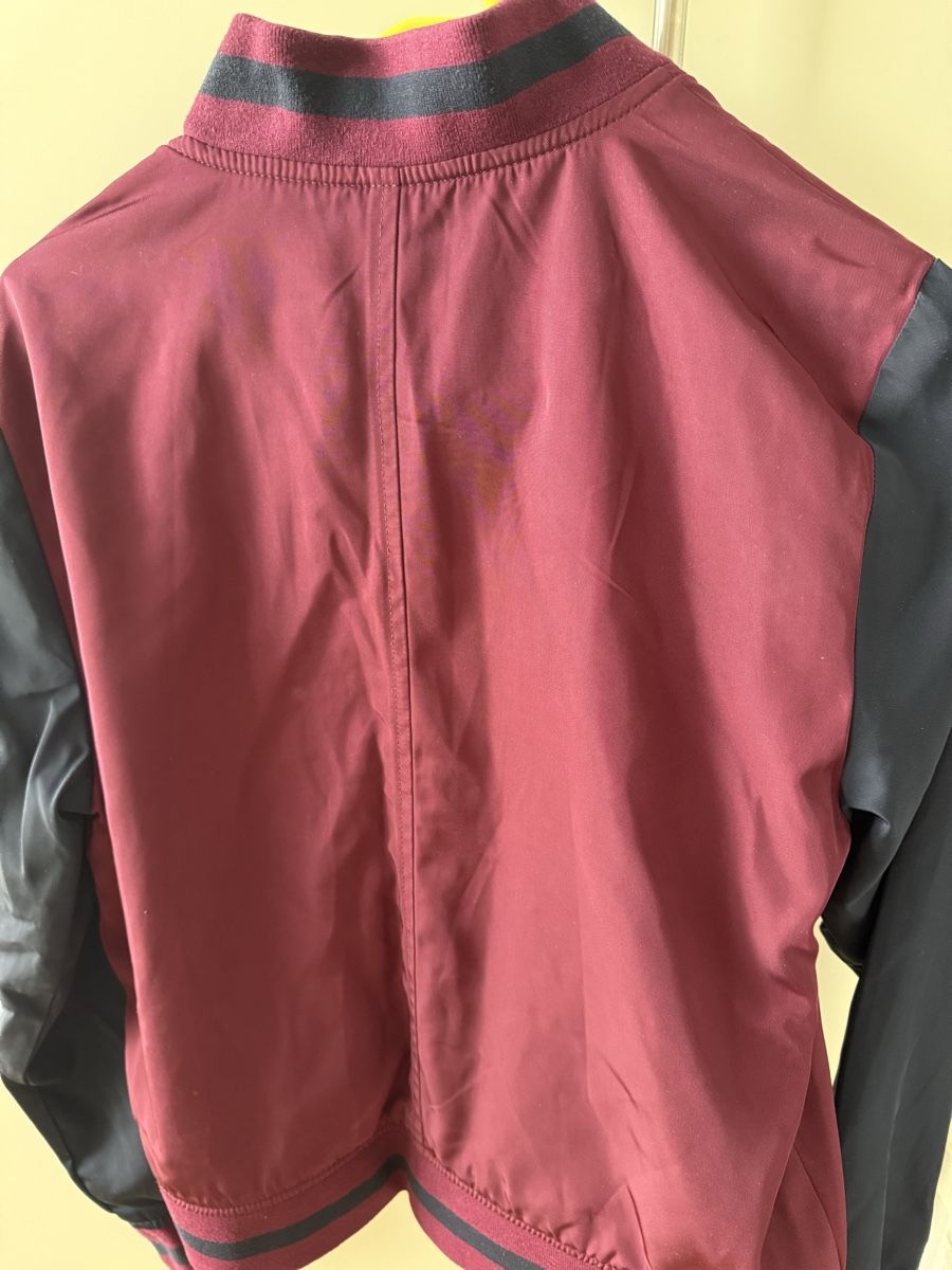 Gap Jacken: Gap College Jacke, bordeaux/blau, Gr. M – Gebraucht aus Lenzburg von car_pzg8 1