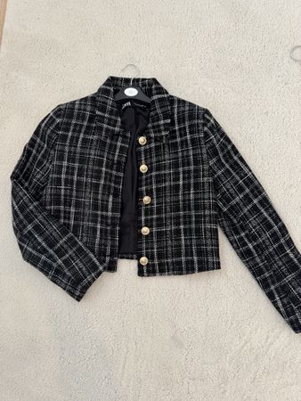 Elegante Zara Tweed Jacke Crop mit goldenen Knöpfen in M