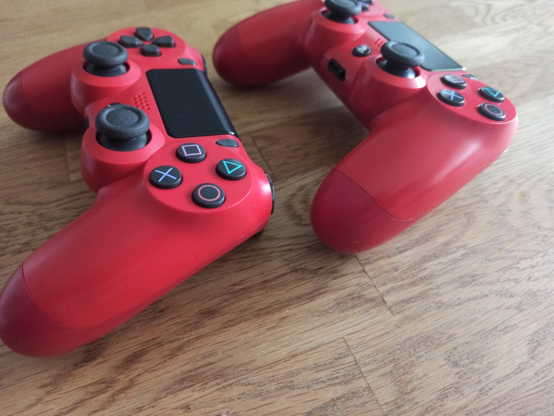 Controller: 2 x Original Controller Sony PS4 Wireless DualShock 4 V2 rot – Usato da Oberweningen venduto da mar_87mx 5