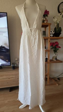 Maxi Dress white halter neck length 135cm good condition, 