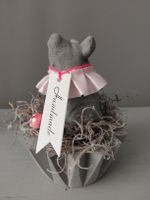 Zickzackschale aus Beton mit Schwein