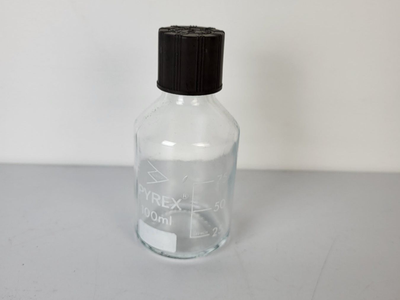 Gläser: Laborglas Laborgewindeflasche 100ml Pyrex mit Deckel – Gebraucht aus Hölstein von  1