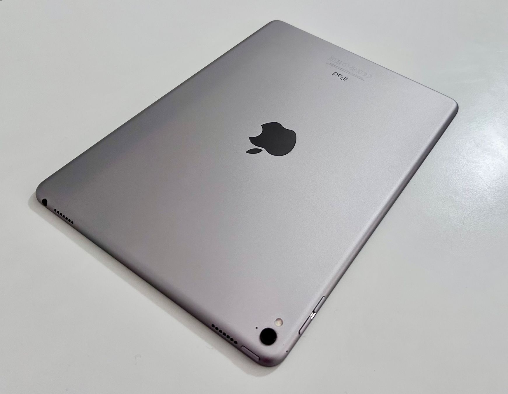 Apple Tablet PC: iPad Pro 9.7 (32GB) – Gebraucht aus Avully von MissAusten 3