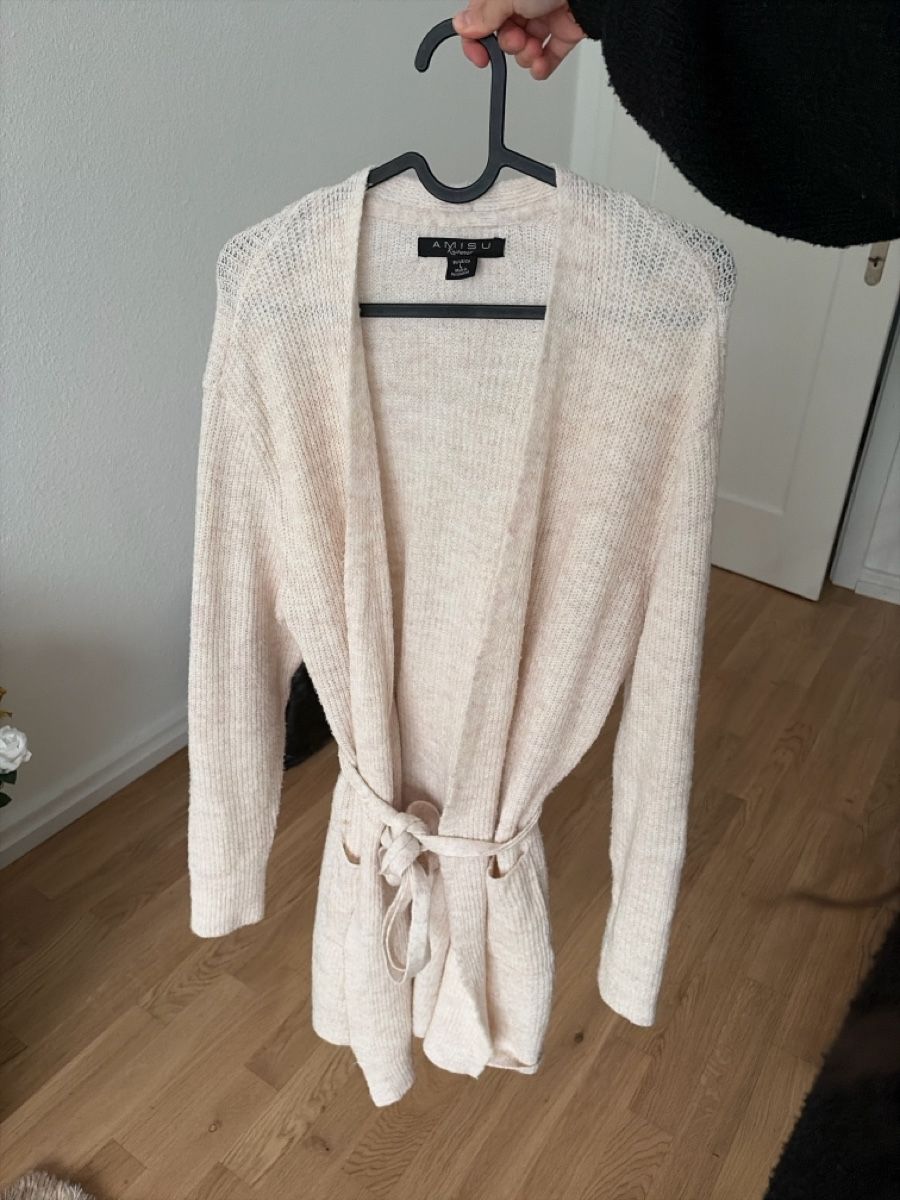 H&M Jacken: Strickjacke – Gebraucht aus Basel von SaraaaS060201