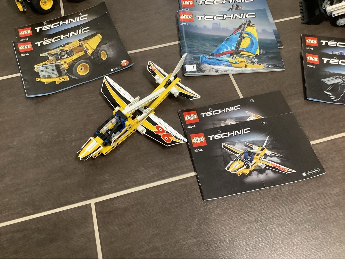 Lego Kit di costruzioni: Grosses Lego Technic Set Flugzeug, Schiff, Bagger und Kipper – Usato da Brugg AG venduto da Sweety_pie 4