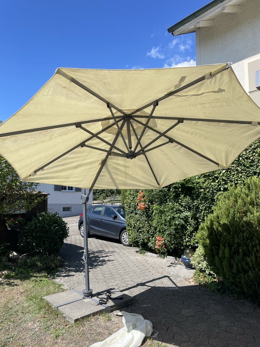 Ombrelloni: Sonnenschirm Hanggirm mit Drehfunktion grau Gestell solide – Usato da Worben venduto da moriana 3