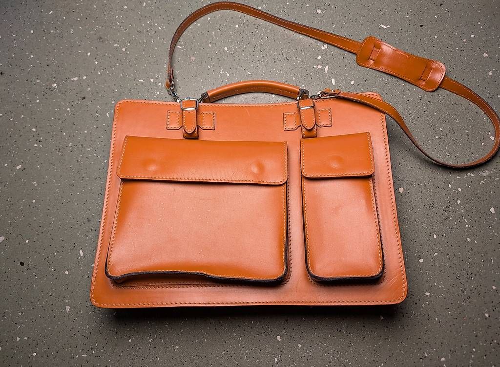 Valigie & Borse: Leder Aktentasche / Mallette en cuir – Usato da Bern venduto da Karankakr