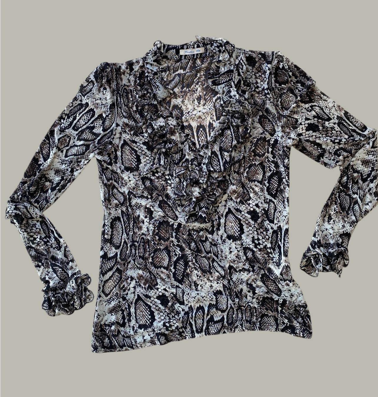 Camicette: Neue Bluse – Schlangenmuster, Tüll elastisch, Gr. M  –60% – Nuovo (secondo la descrizione) da niederbipp venduto da Esbenz 1