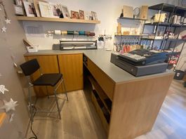 Comptoir de vente en chêne plaqué
