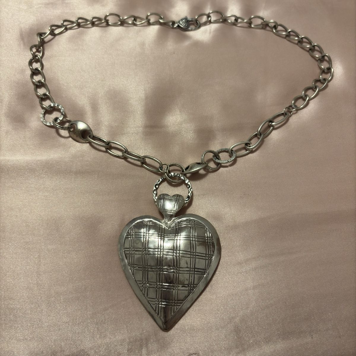 Catenine: Collier pendentif cœur argenté – Usato da Moudon venduto da TigerrrEye