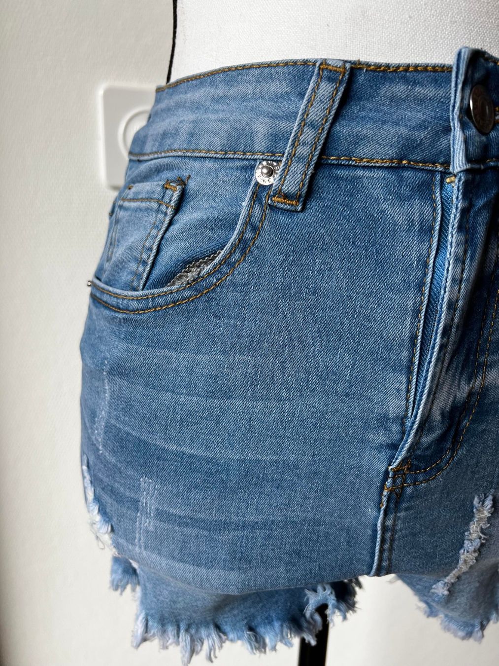Pantaloni: Neues Shorts S – Nuovo e nell'imballaggio originale da Riehen venduto da edu_92w7 3