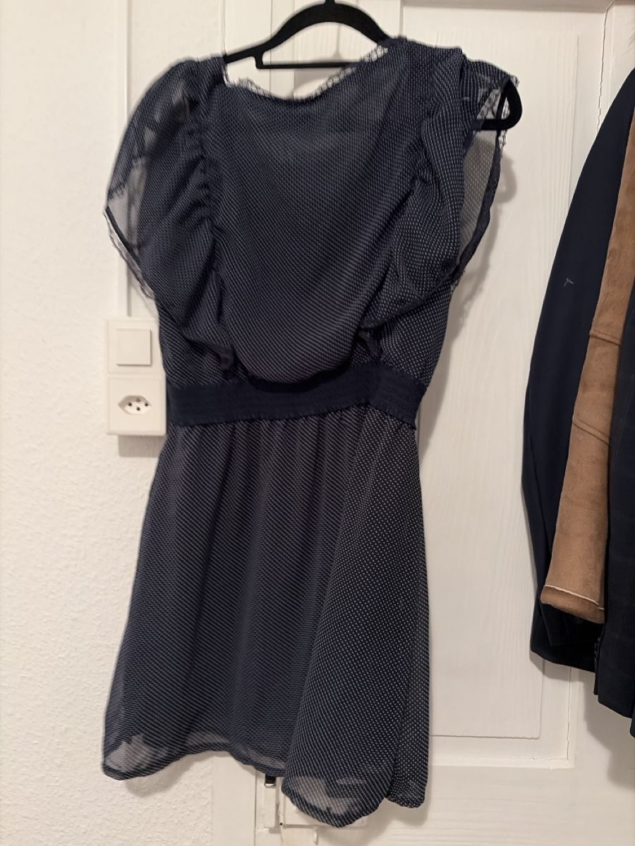 Robes: AMISU Kleid dunkelblau Pünktchen Grösse 38 – D'occasion à Opfershofen TG par dan_nxk8 1