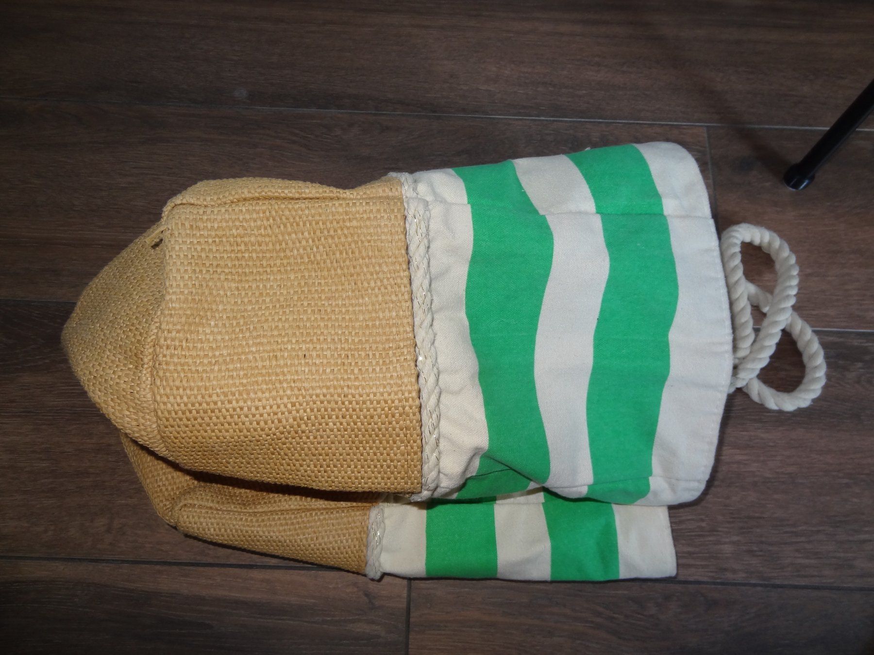 Calzedonia Sacs femmes: Sac de plage Calzedonia rayé vert blanc – D'occasion à Satigny par salvatore73 8