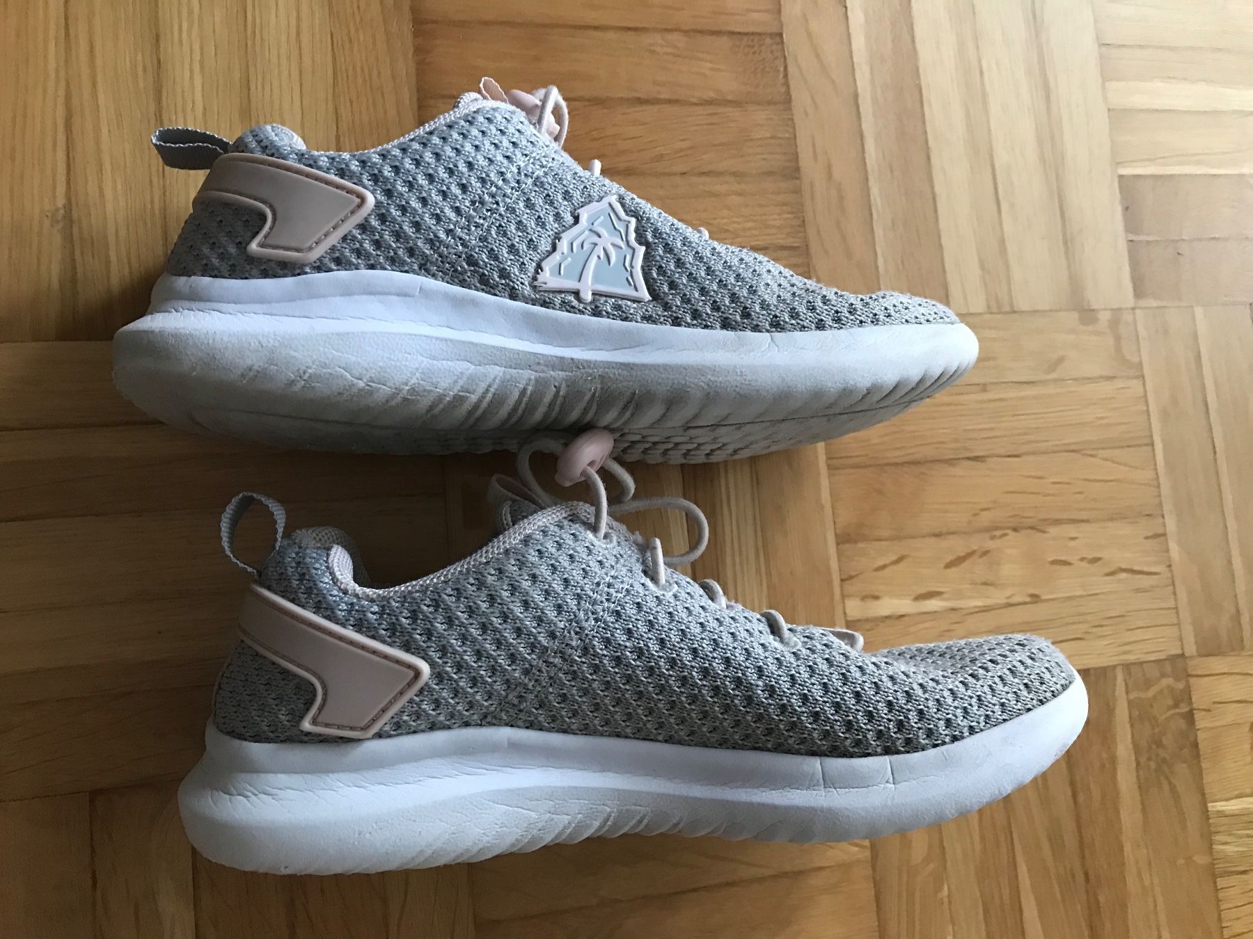 Scarpe per ragazze: Turnschuhe Sneaker von Beach Mountain Grösse 31 hellgrau – Usato da Emmenbrücke venduto da Hathor123 1