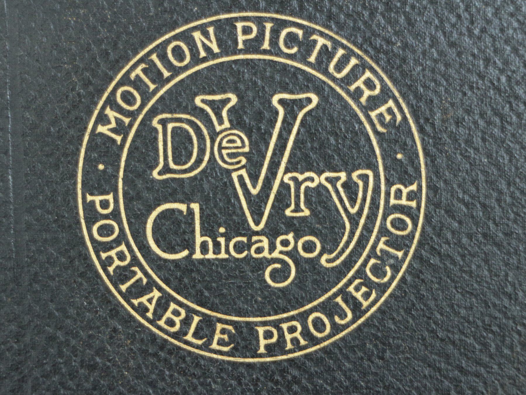 Fotocamera: DeVry 35mm Kino-Kofferprojektor 1922 – Usato da Luterbach venduto da fink4500 1