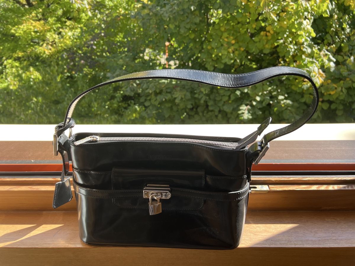 Navyboot Borse da donna: NAVYBOOT Handtasche Leder schwarz – Nuovo (secondo la descrizione) da Ennetbaden venduto da han_kqm5
