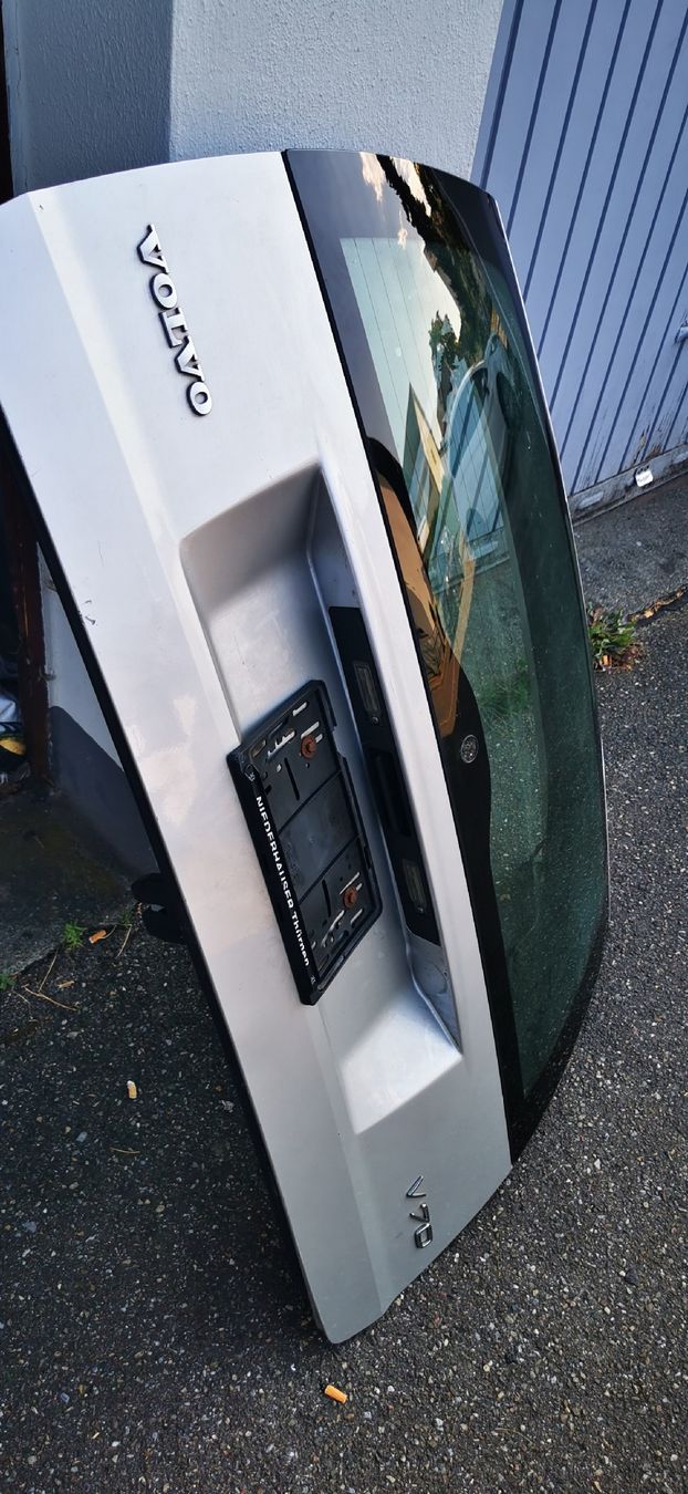 Volvo Tutti pezzi di ricambio auto: Hecklappe Volvo V70/ XC70 – Usato da Rheinfelden venduto da freed82