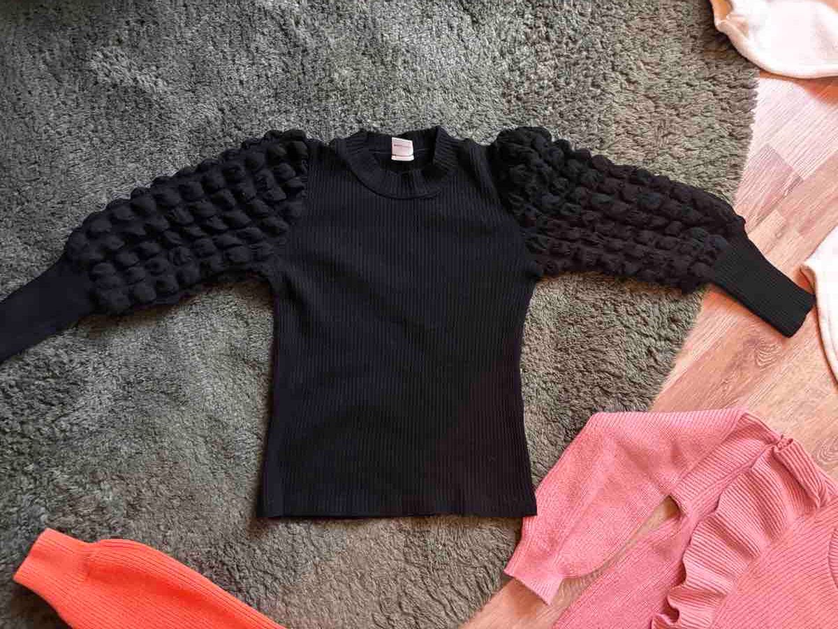 C&A Lotti & Set di vestiti: Set aus 4 Kinderpullovern und einem karierte  Rock Grösse – Usato da Steffisburg venduto da TelmaG 3