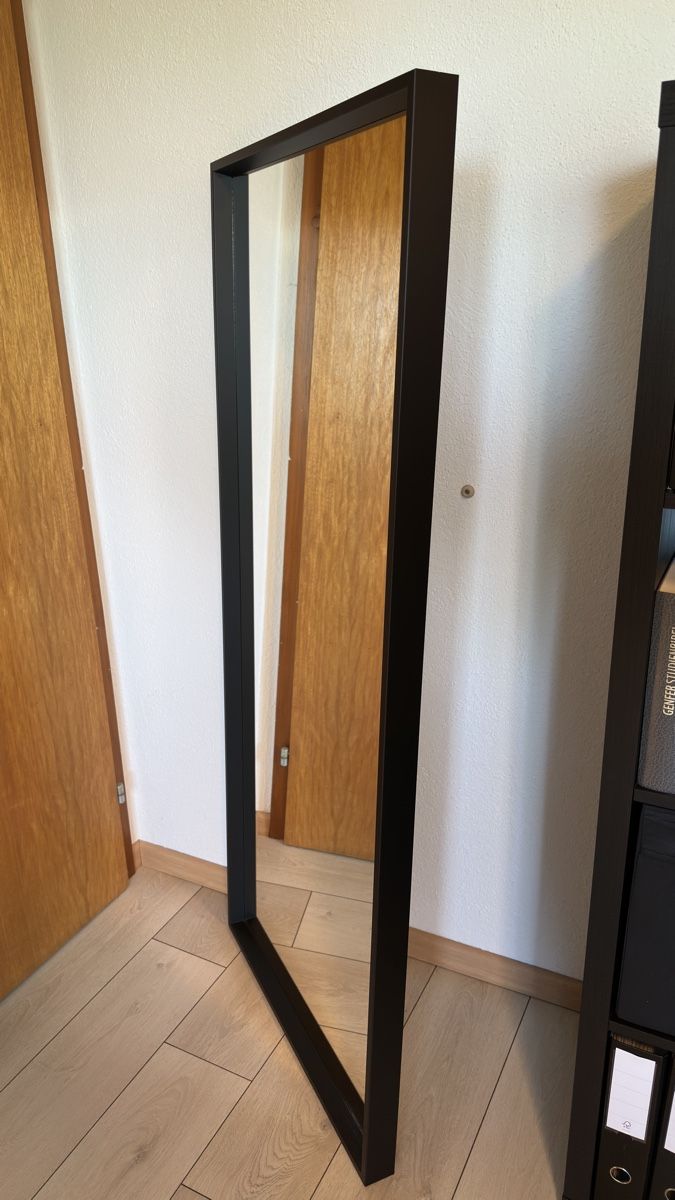 Ikea Specchi: Grosser Spiegel schwarz  – Usato da Hinwil venduto da sin_9j5s 1