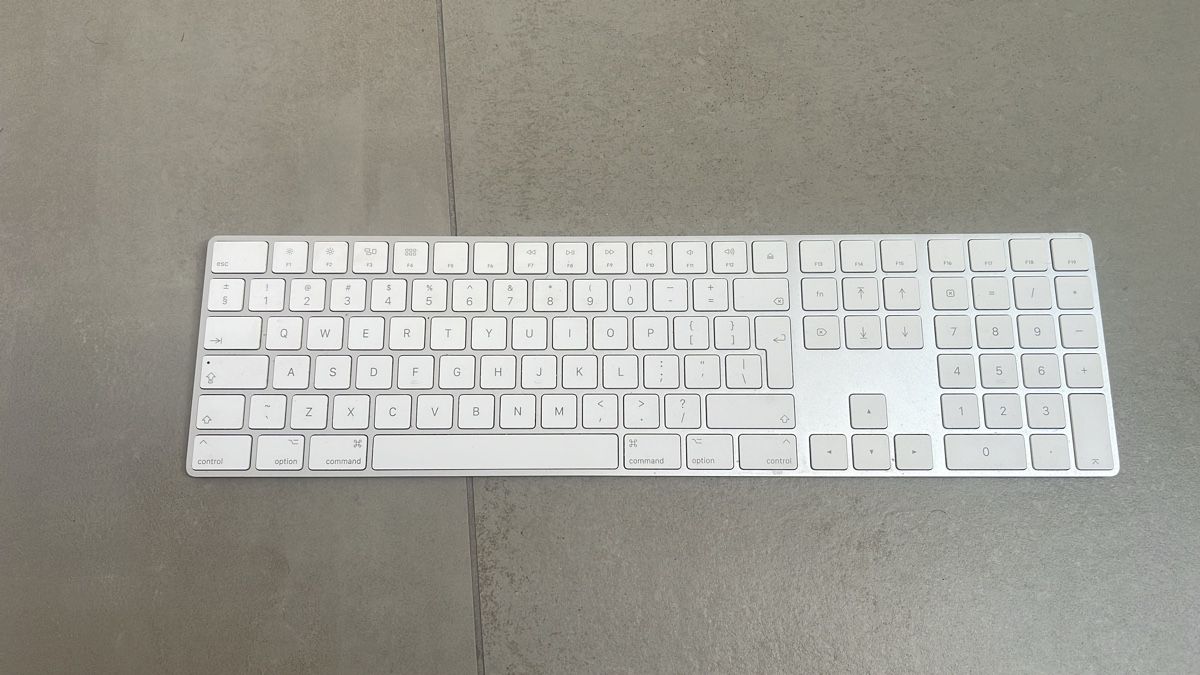 Apple Tastiere: Apple Magic Keyboard mit Ziffernblock neuwertig – Usato da Möhlin venduto da TonyRC