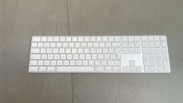 Apple Magic Keyboard mit Ziffernblock neuwertig