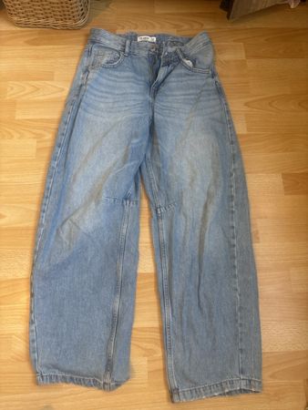 Jeans Pull&Bear blau weit geschnitten Grösse 34 neuwertig