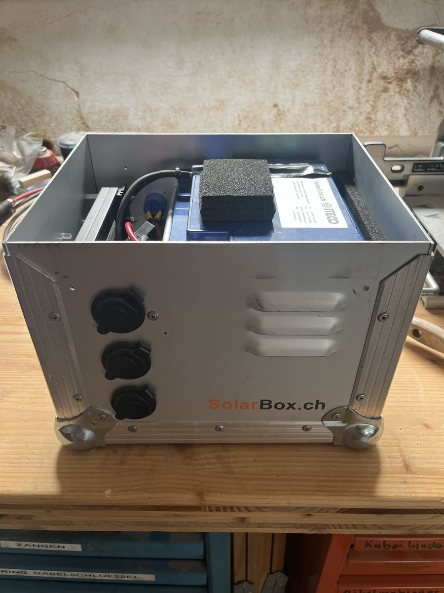 Dispositivi a energia solare: SolarBox.ch Solarstromanlage mit ET Solar Modul  – Usato da Biel/Bienne venduto da Soja_95 2