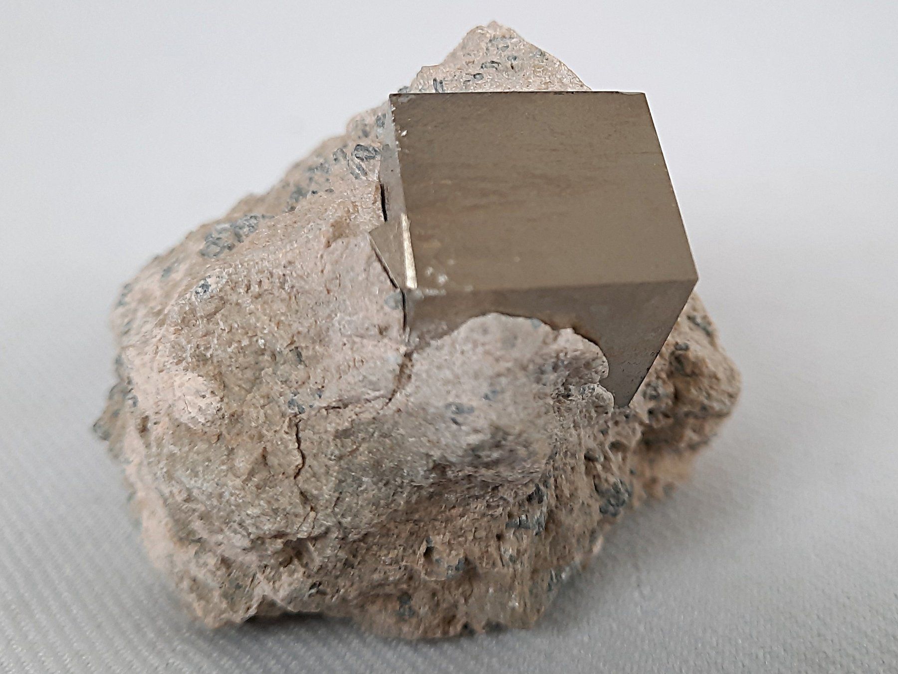 Minerali & Pietre curative: 3 Pyrit -Würfeln auf Matrix – Usato da Beinwil am See venduto da Restwert_Beinwil 4