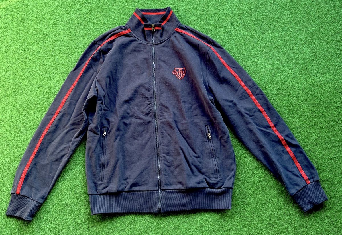 Leibchen & Hosen: FC Basel Trainingsjacke – Gebraucht aus Reinach BL von NICI116 1