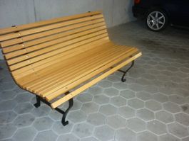 Schöner Neutraler Gartenbank