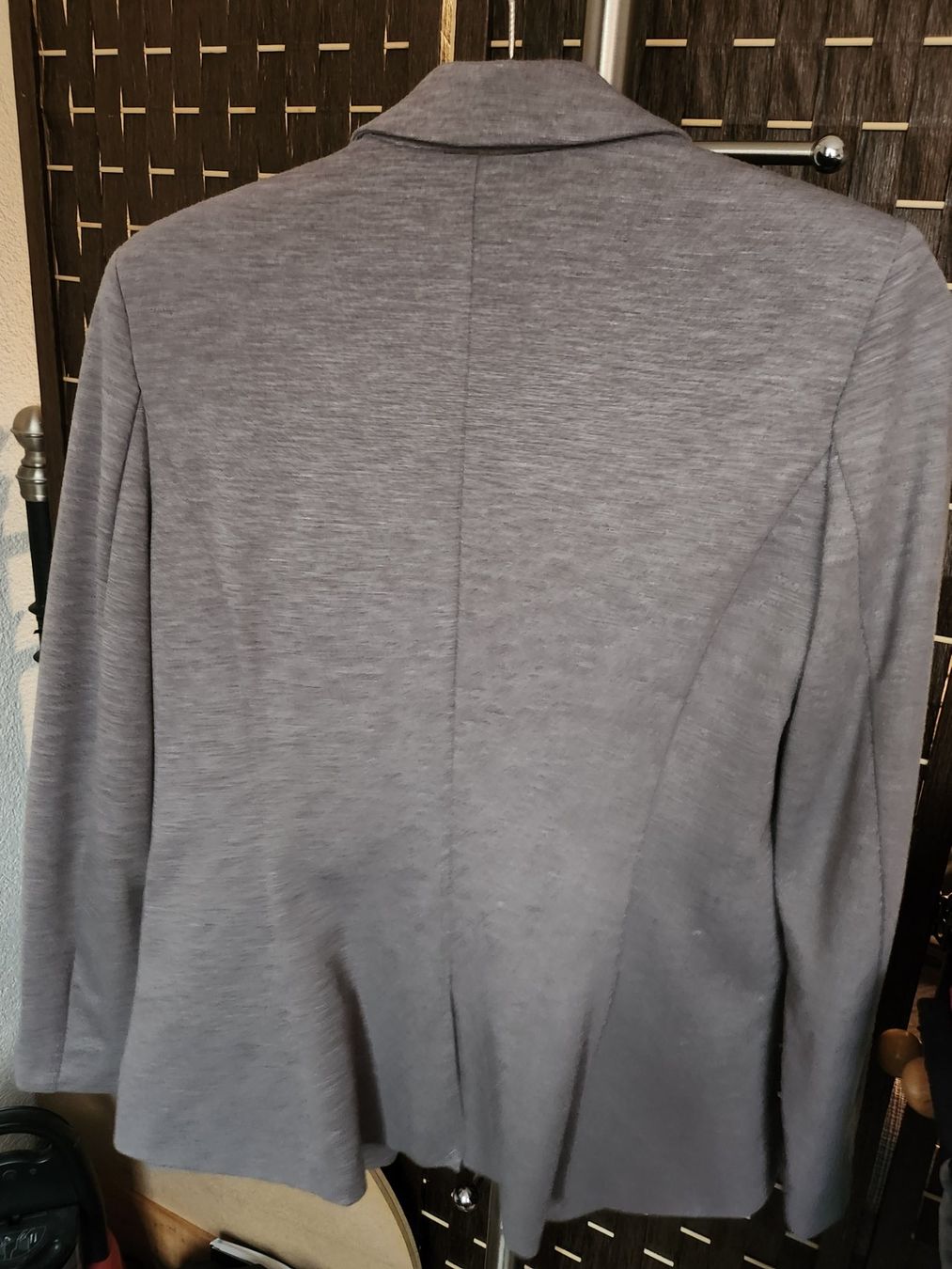 H&M Giacche: neuwertiger Blazer Gr. 42, hellgrau, passt bei Gr. 38/40 – Nuovo (secondo la descrizione) da Nebikon venduto da zesette 2