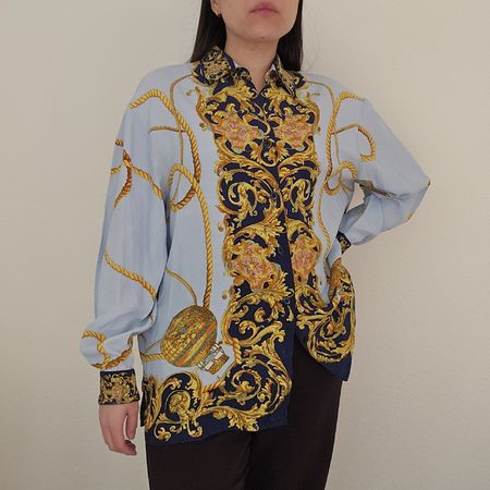 Vintage Bluse hellblau mit "goldfarbenem" Barock Muster M/L