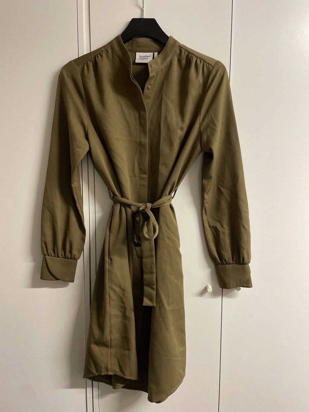 Vestiti: ANOTHER-LABEL Blusenkleid Braun mit Gürtel Gr. S – Usato da Frasnacht venduto da GracyStore