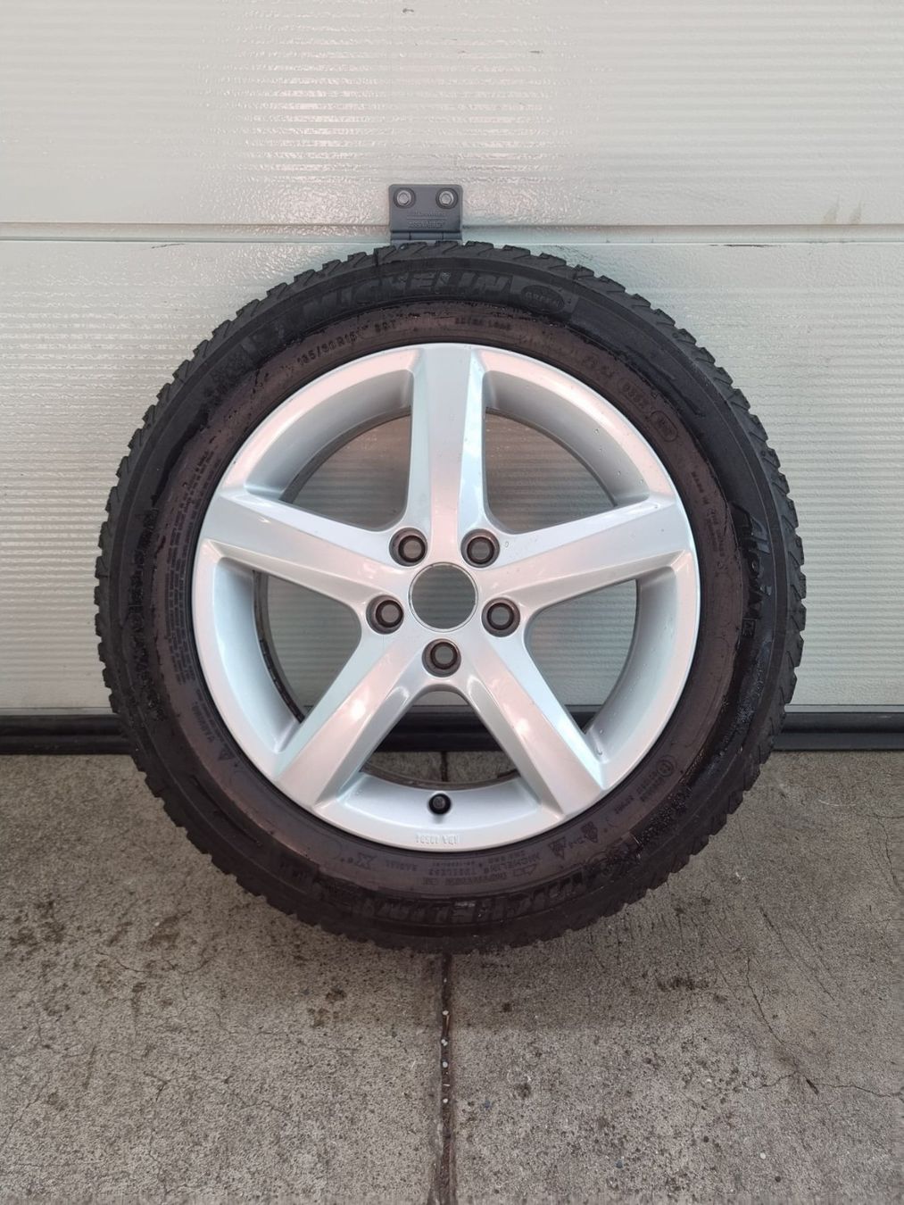 Volkswagen Pneumatici & Ruote complete: VW Winterrad 15 Zoll – Usato da Kirchdorf AG venduto da Cartastic_AG 3