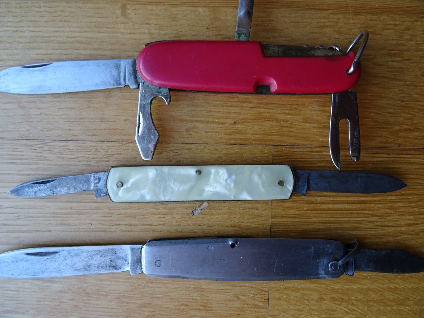 Taschenmesser: 12 alte und antike Taschenmesser – Gebraucht aus Biel/Bienne von georgi01 2