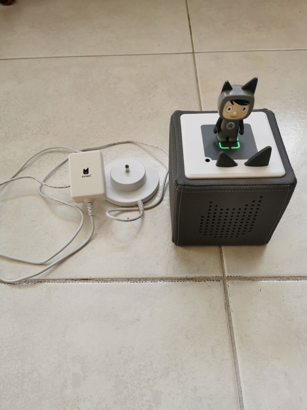Tonies Jouets: Toniebox Anthrazit Grau mit Kreativtonie – D'occasion à Brunnen par JJaime 1