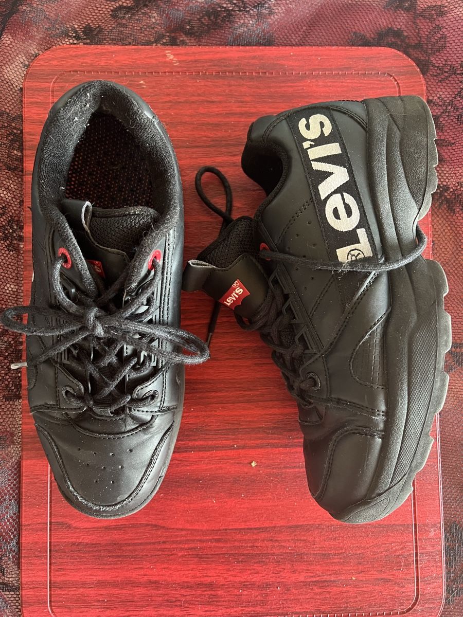 Levi's Chaussures hommes: Levi's, Pointure 38, Noir, Baskets. – D'occasion à Chézard-St-Martin par Cheyenne_75