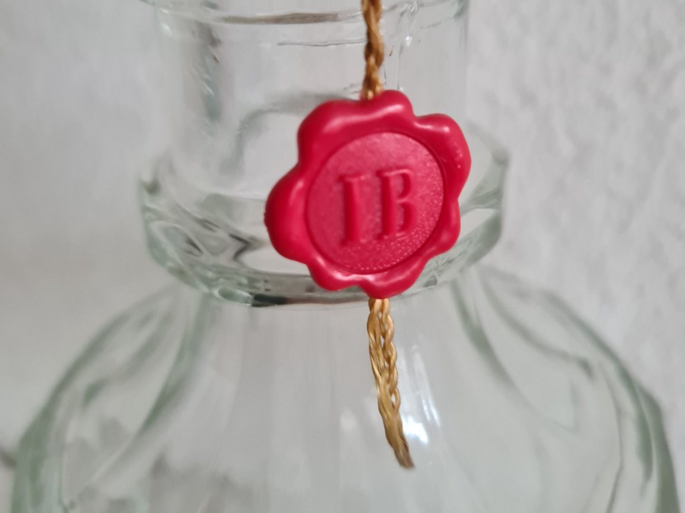 Caraffe: Antike Glaskaraffe 27 cm hoch mit Siegel – Usato da Winterthur venduto da bibummi 4