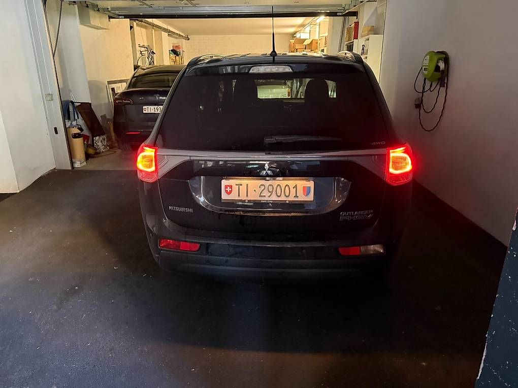 Automobili: Mitsubishi Outlander PHEV NAVI - FULL OPTIONS – Usato da Lugano venduto da inf_j2xd 1