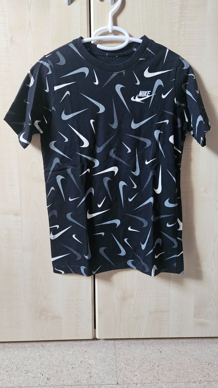Nike Chemises, T-shirts & Polos: T-Shirt Nike – D'occasion à Münchenbuchsee par Yothu