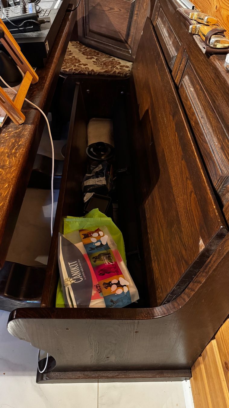 Set tavolo e sedie: Coin table à manger, banc avec rangement et table – Usato da Plagne venduto da HeierliKe 1