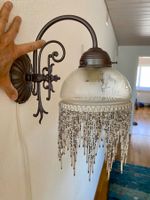 Aussergewöhnliche Vintage Wandlampe – Glas & Perlenbehang –