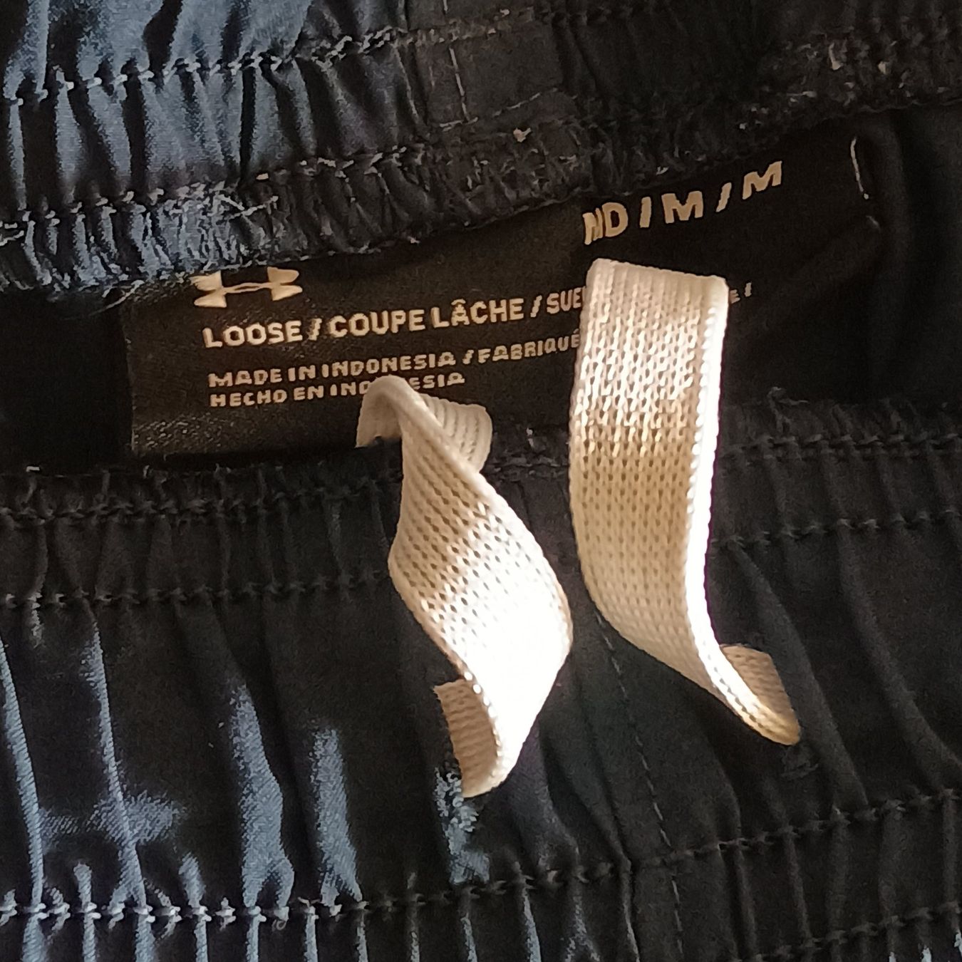 Under Armour Pantalons: Neue Hose Under Armour - M – Neuf (Voir description) à St. Gallen par cabbageindustries 2