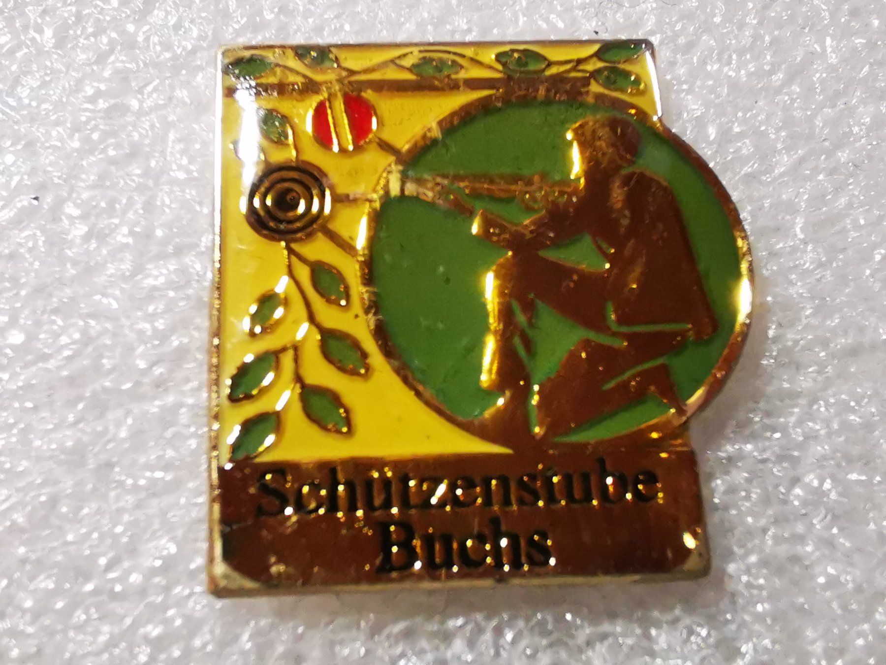 Plaketten & Abzeichen: Ansteckpin 142: Schützenstube Buchs – Gebraucht aus Oppligen von Pin-Fall-Shop