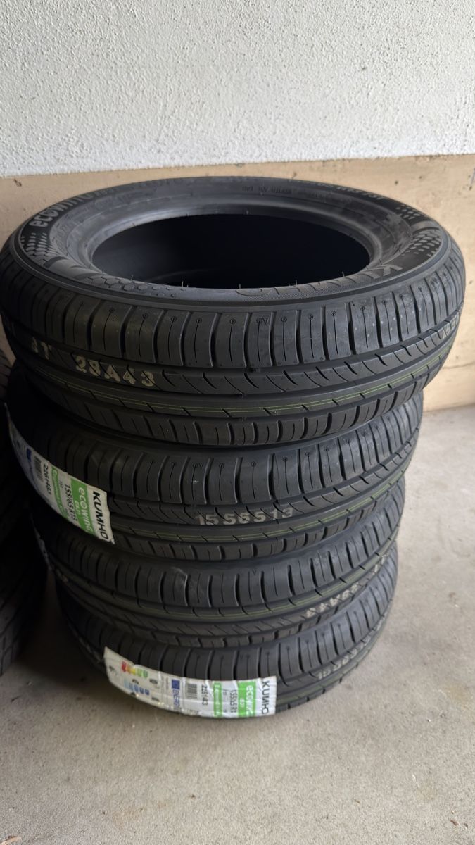Kumho Pneumatici & Ruote complete: NEUE Kumho 155/65/13 Sommerreifen – Nuovo e nell'imballaggio originale da Oetwil am See venduto da txsty