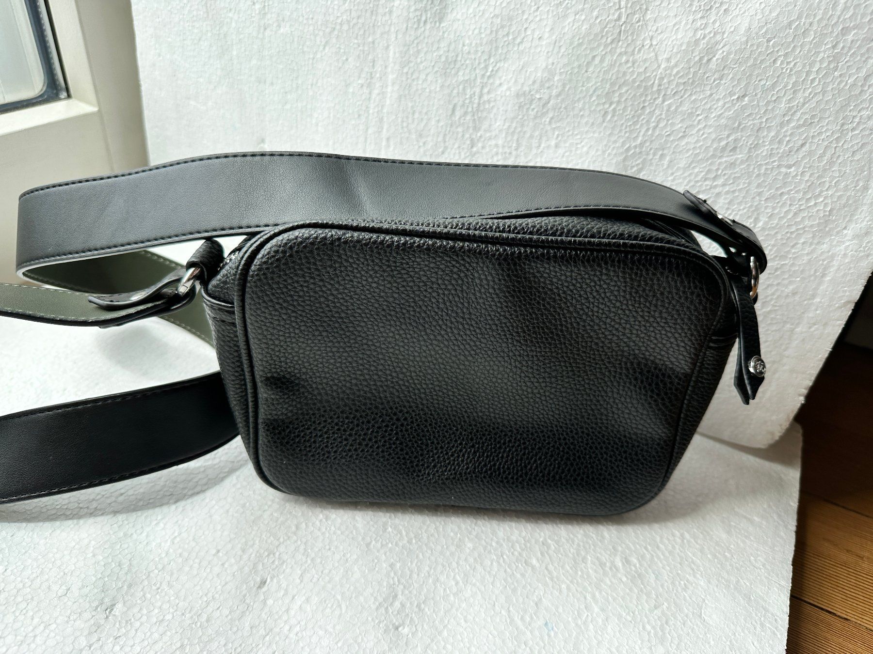 Superdry Borse: Tasche Superdry Kunstleder schwarz – Nuovo (secondo la descrizione) da Gümmenen venduto da FelizitasHermann 2